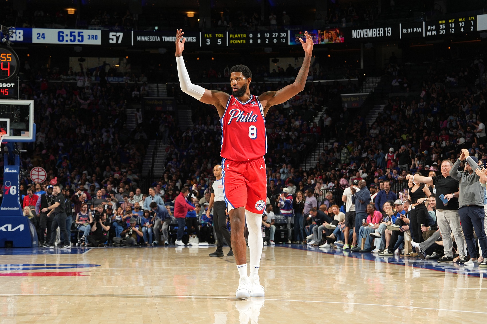 世界杯官方正版-梦回巅峰！乔治半场7中6高效拿下18分1板2助2断