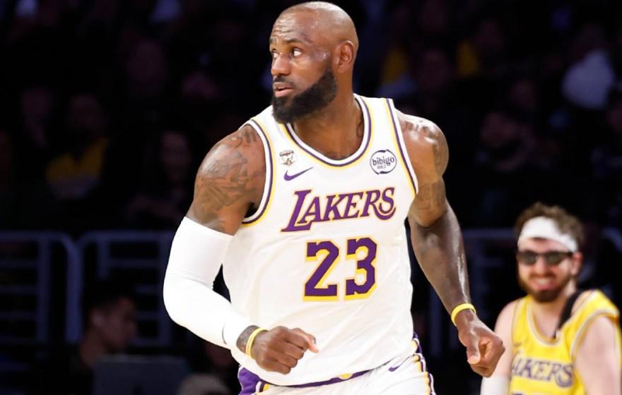世界杯官网app下载-父与子，詹姆斯&amp;amp;布朗尼收官战高效合砍29分5板10助4断